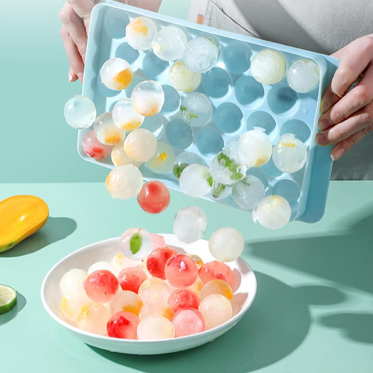 33-Cavity Round Ice Cube Tray with Lid — product view 4